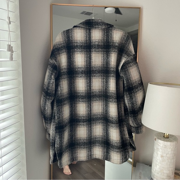 Apparis Oversized Plaid Coat - Picture 3 of 3